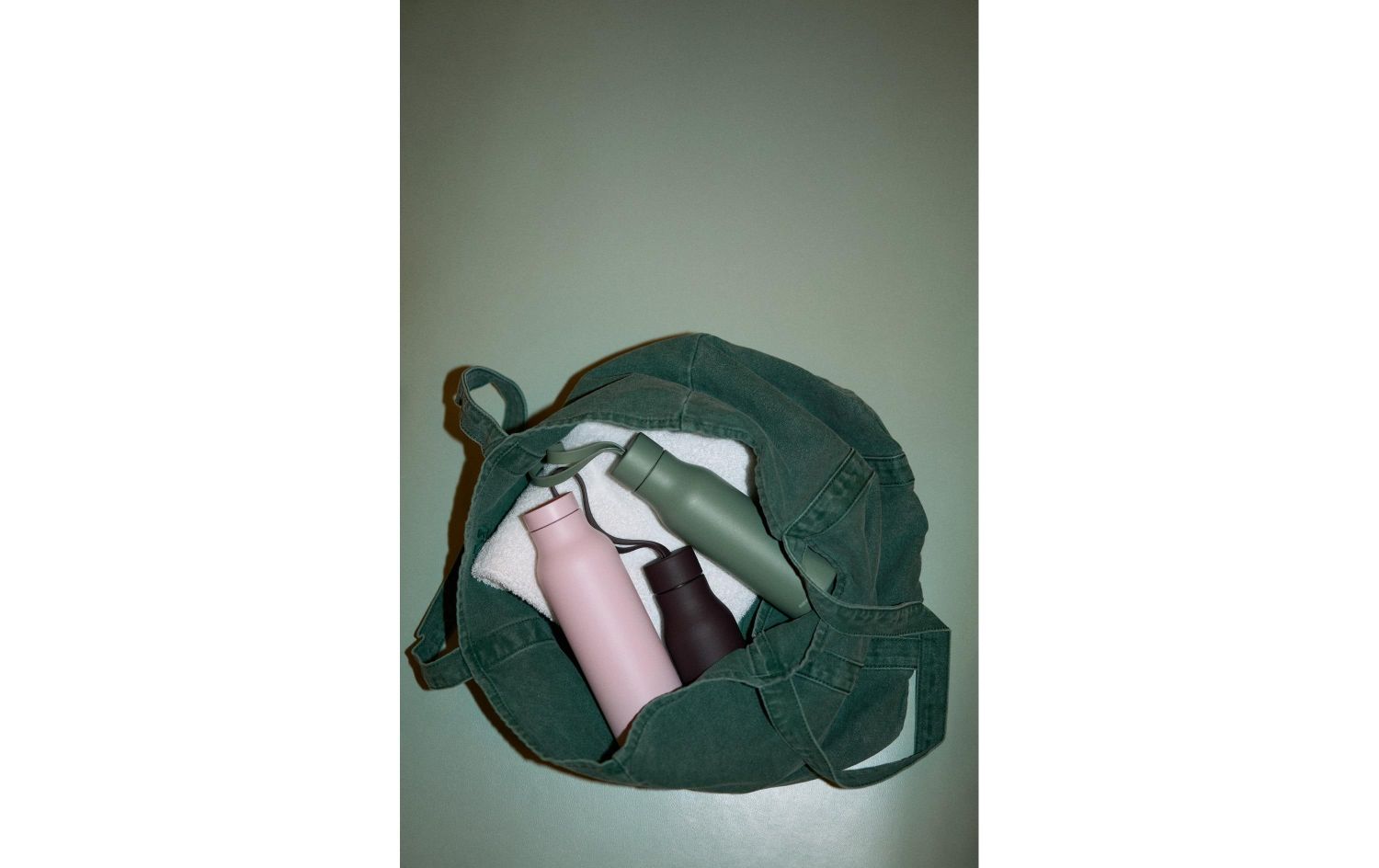 Wasserflasche, Trinkflasche, Grüne Flasche, Tasche, Reisezubehör, Wasserflasche, Wiederverwendbare Flasche, grüne Flasche, pinkfarbene Flasche, Bottles, wasserflasche, trinkflasche, neopren, grün, rose