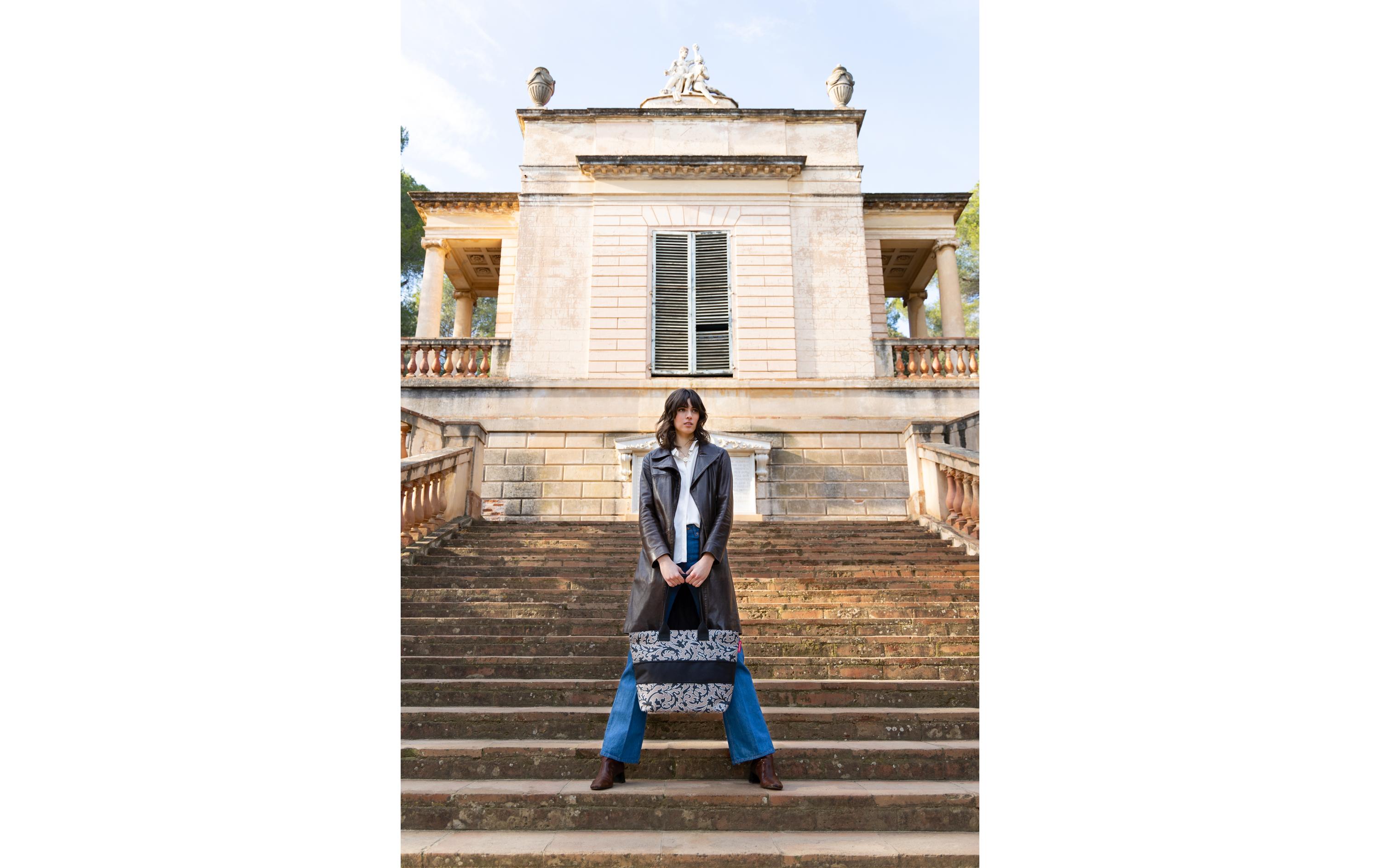 Bekleidung, Mantel, Tasche, Handtasche, Person