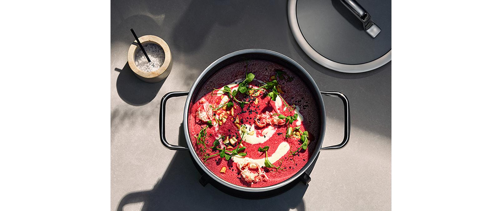 Suppenlikör?, beetrot?, rot, topf, kräuter