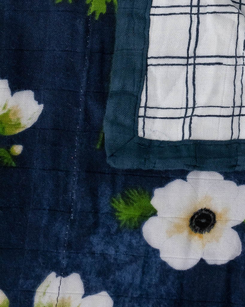 Deluxe Muslin Quilt - White Anemone