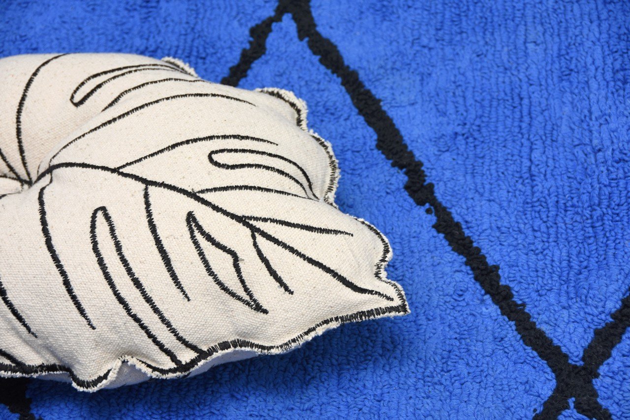 Kissen, Dekoration für Zuhause, Teppich, Kopfkissen, Handschuh, glatte Textur, blaues Teppichmuster, Kunstleder?, handgezeichnetes Muster