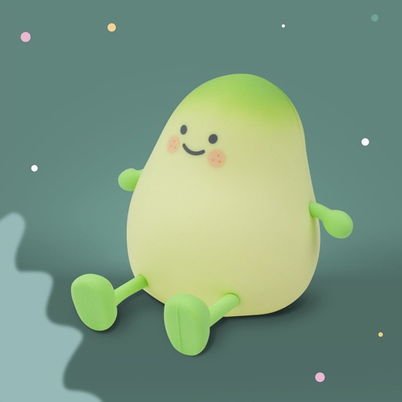 Spielzeug, Figur, Kuscheltier, Avocado-Form, grüne Beine, grau-grüner Hintergrund