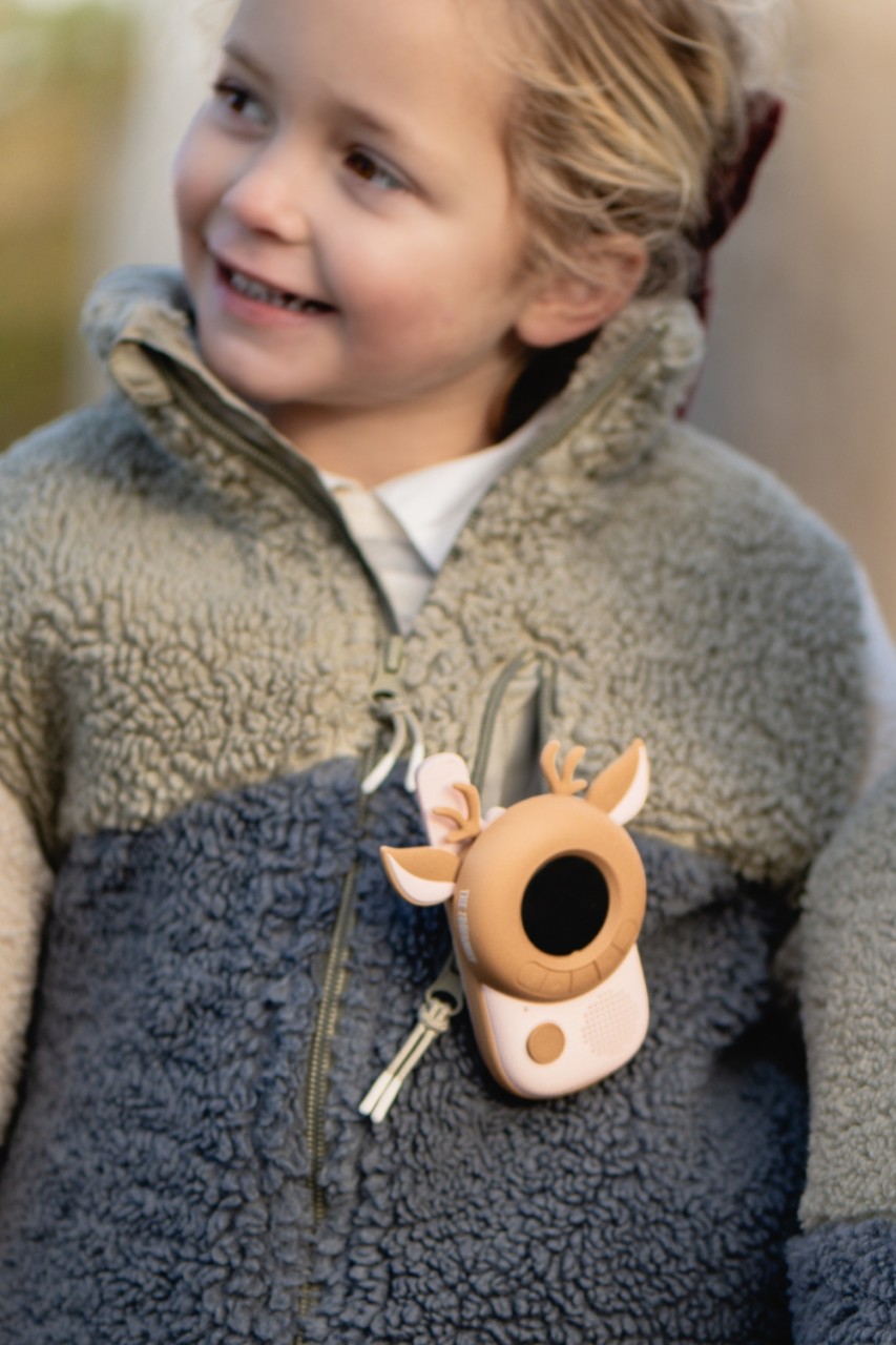 Kinderjacke, Fleece, Reißverschluss, Hosenträgeranhänger, Spielzeugkamera