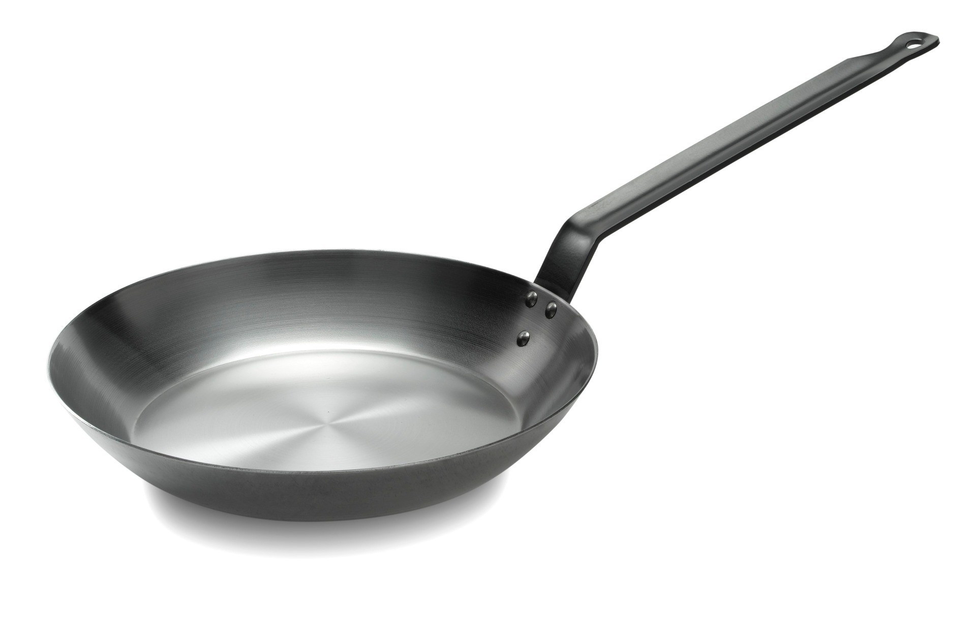 Runde Bratpfanne aus Kohlenstoffstahl mit langem, genietetem Griff, dunkler Außenseite und polierter Metallinnenseite.