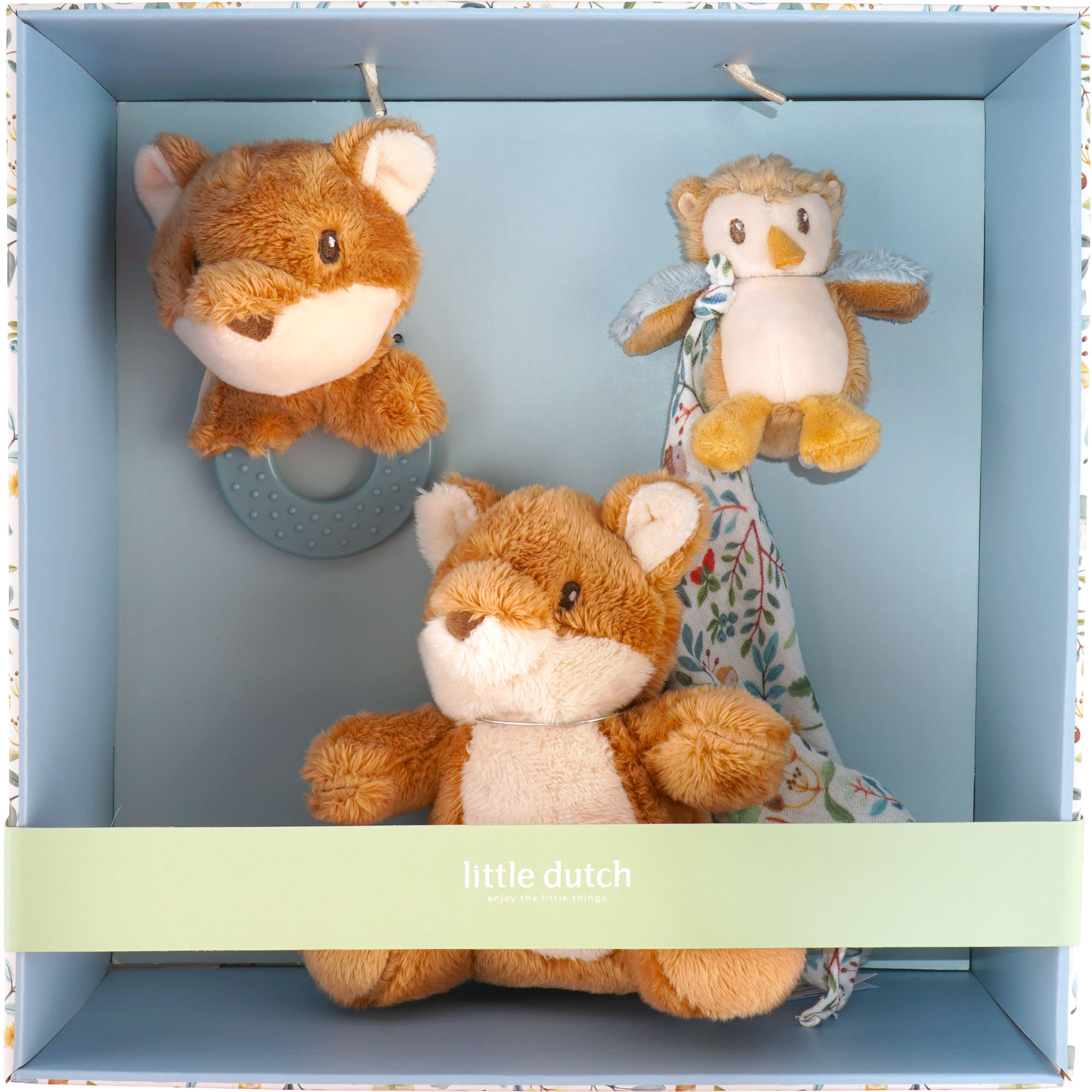 Little Dutch-Geschenkset mit einer Plüschfuchsrassel, einem Plüschfuchsspielzeug und einem kleinen Eulen-Schmusetuch in einer blauen Pappschachtel.
