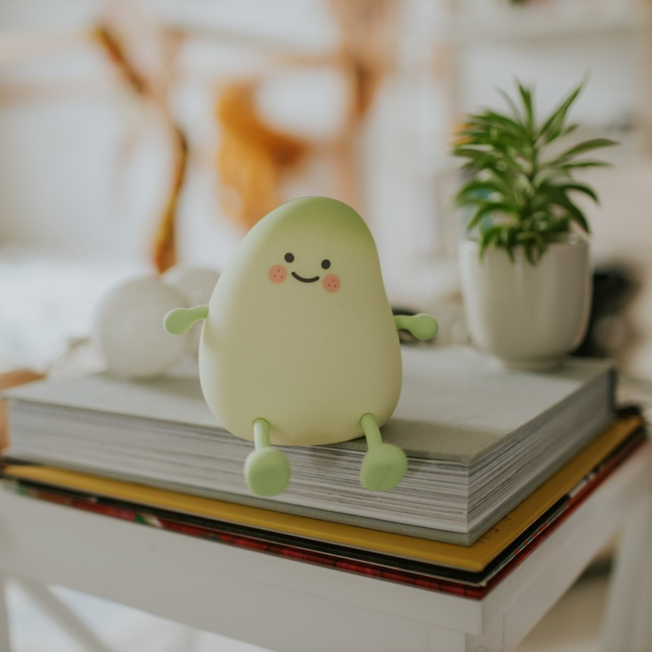 Moebel, Buch, Veröffentlichung, Kawaii-Puppe, Eierform Figur, Dekofigur, Spielzeugfigur, Wohnaccessoire