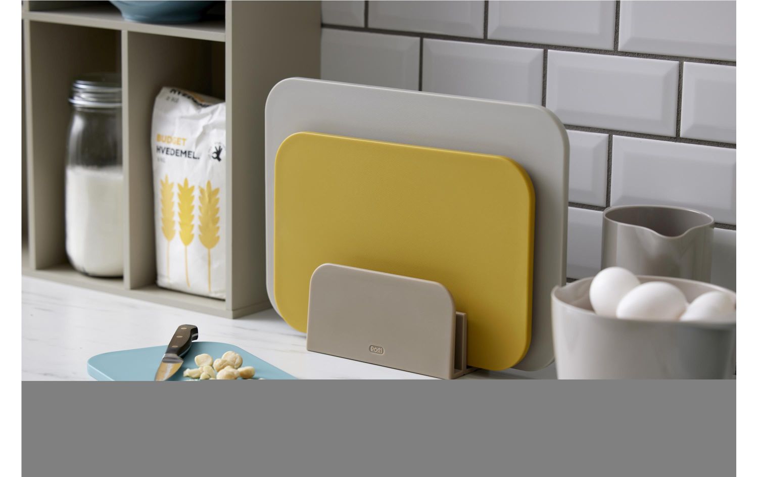 Schneidebretter, gelbes Brett, graues Brett, Küchenzubehör, Eierhalter