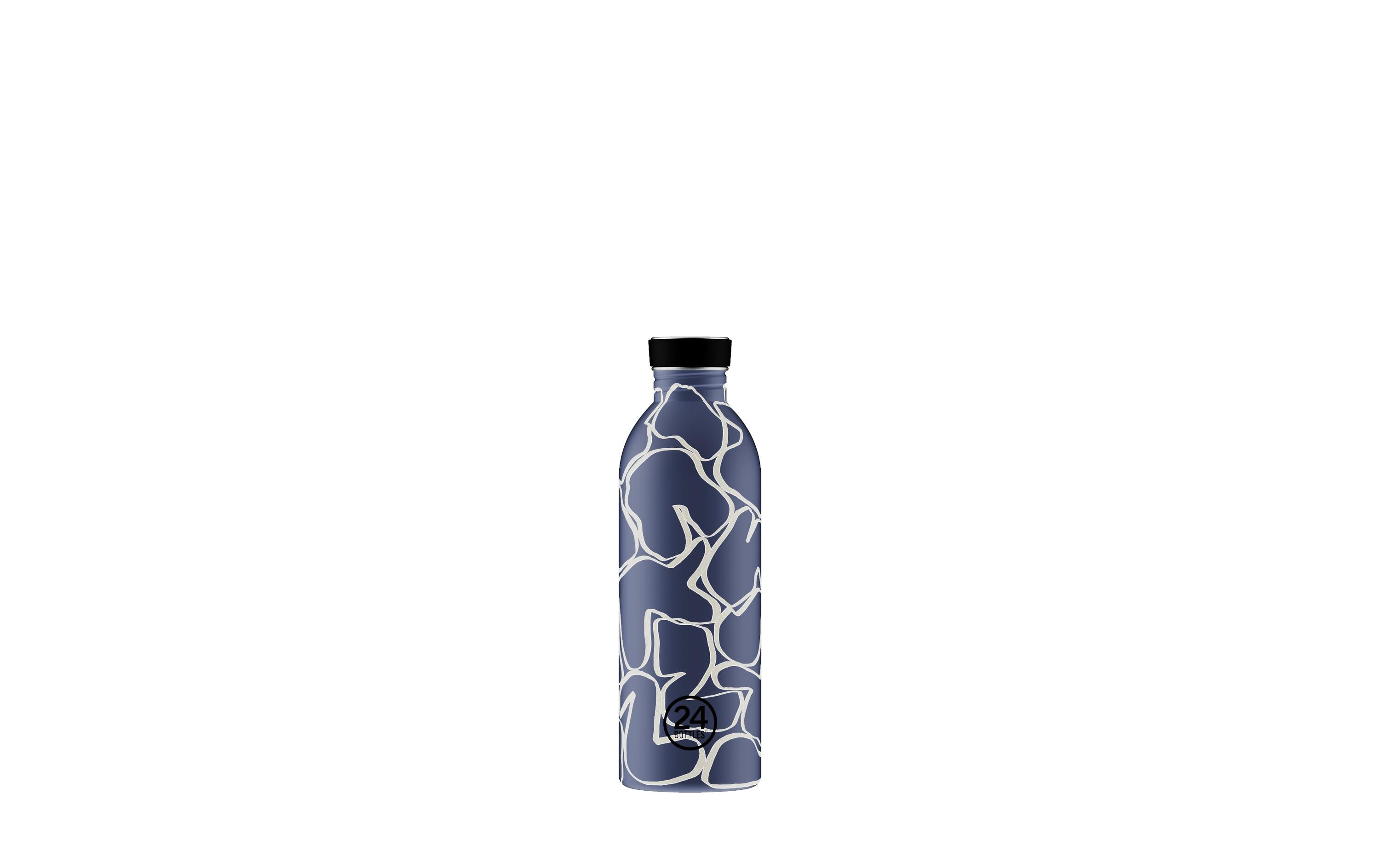 24Bottles Edelstahl-Wasserflasche in Blau mit weißem abstraktem Linienmuster und schwarzem Schraubdeckel.