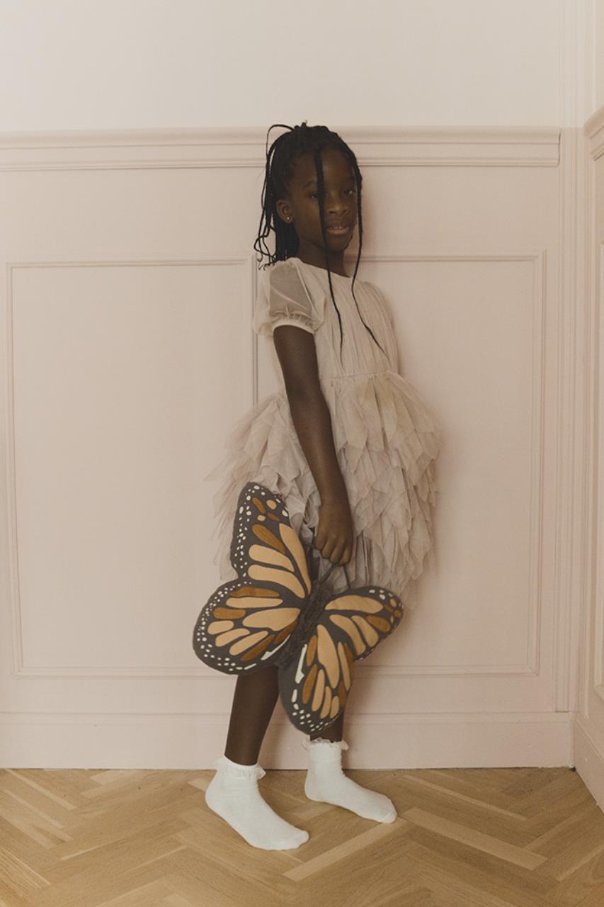 Person, Sitzen, Kleidung, Ärmel, Socke