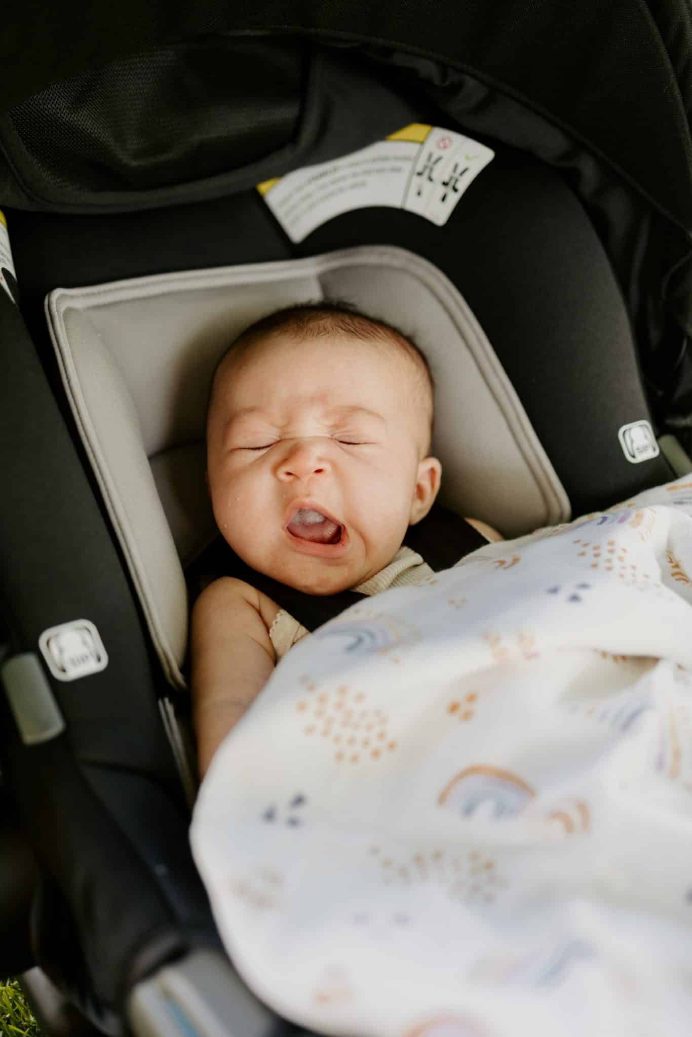 Deluxe Muslin Baby Blanket - Rainbows & Raindrops