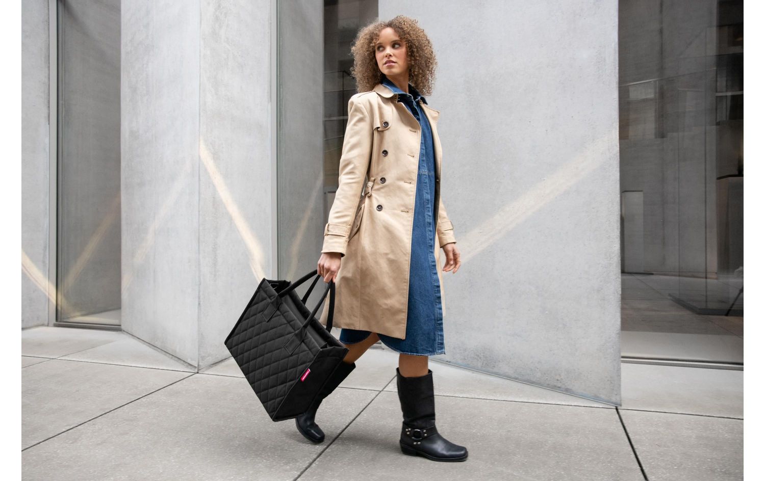 Trenchcoat, Beige, Doppelreihig, Knielang, Tasche