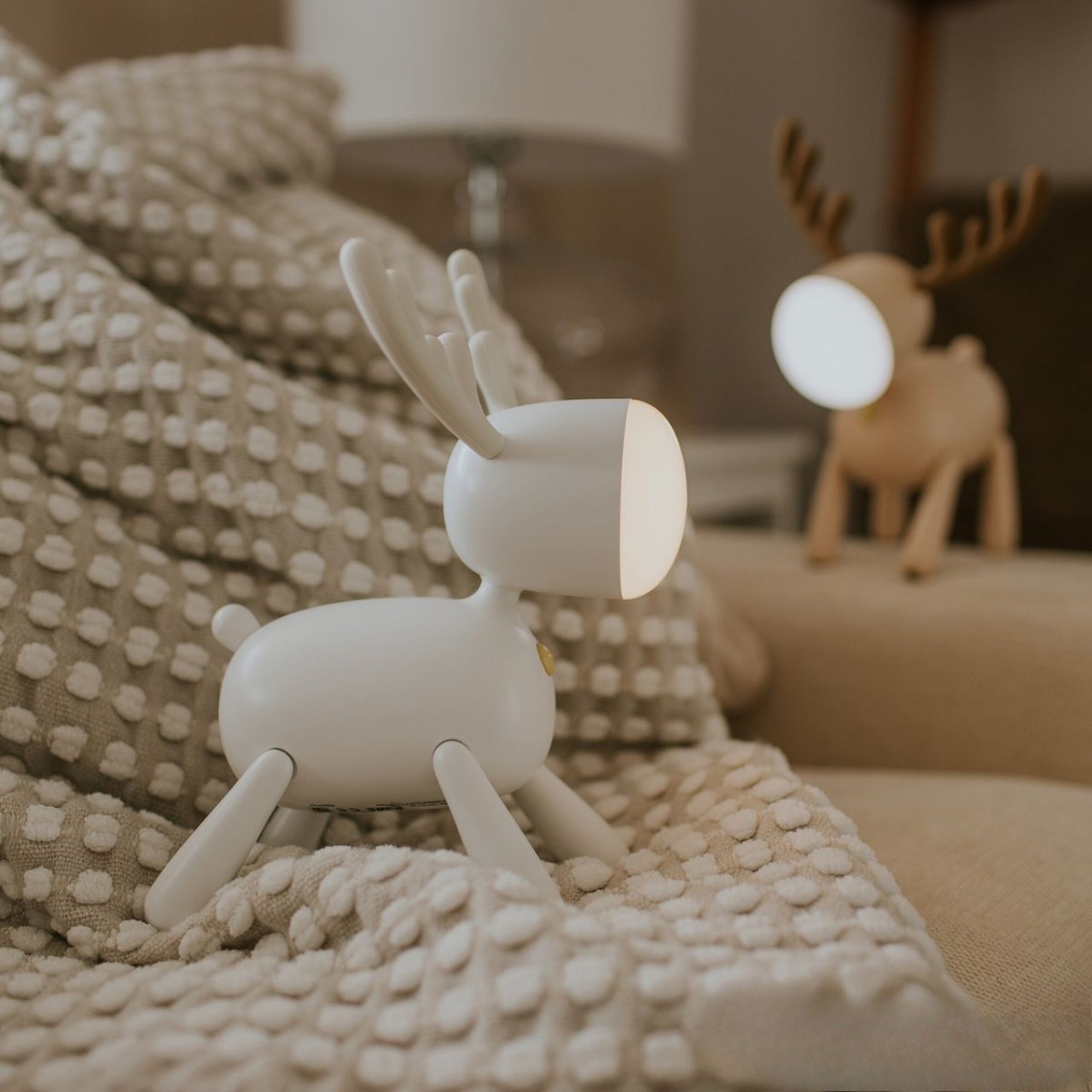 Dekoration für Zuhause, Mobiliar, Spielzeugfigur, Weihnachtsdeko, Rentier, Holzlook, LED-Lampe