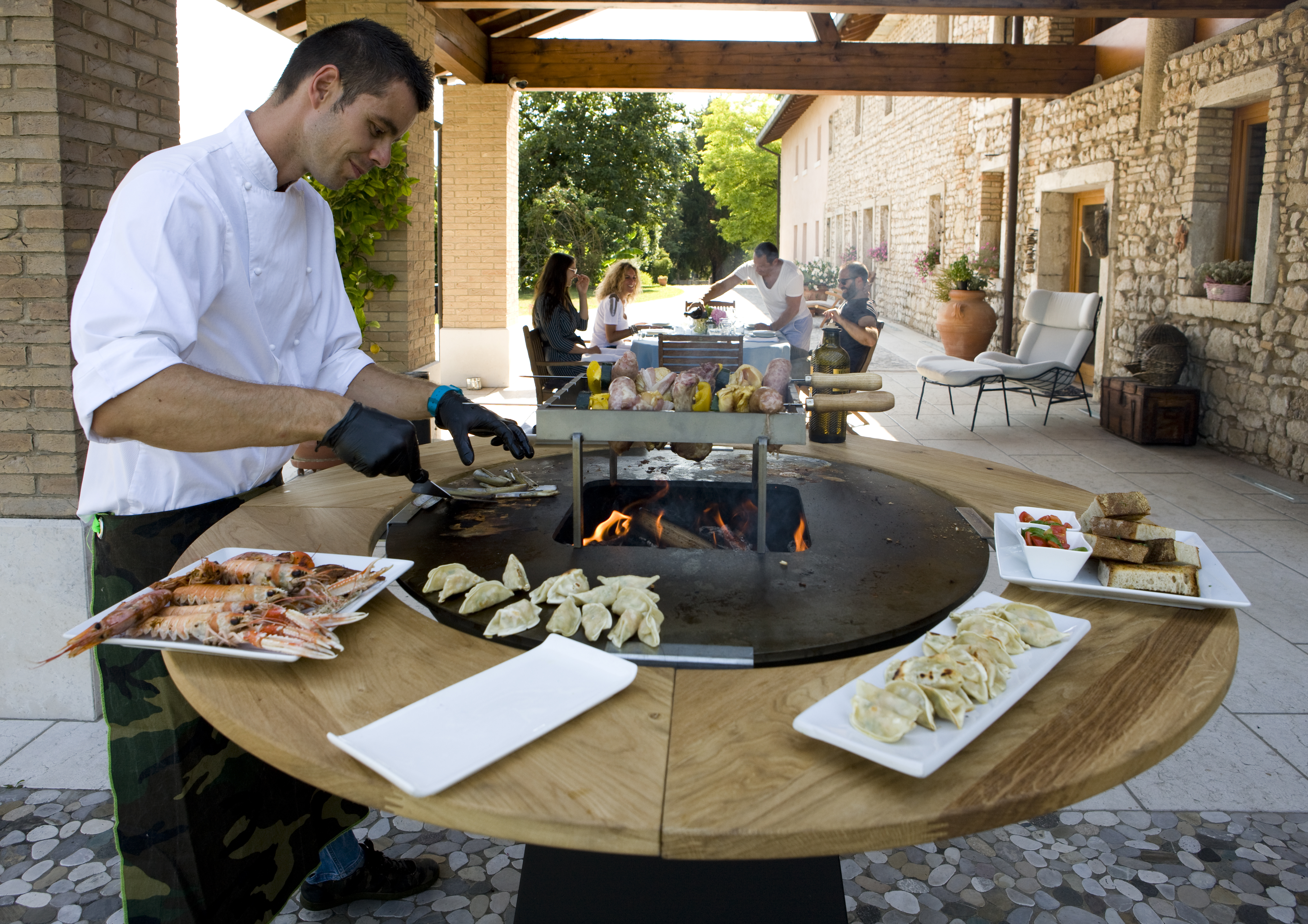 Spiess-Halterung BBQ OnFire (Spiesse als separtes Zubehör erhältlich) Spiess-Halterung BBQ OnFire (Spiesse als separtes Zubehör erhältlich)