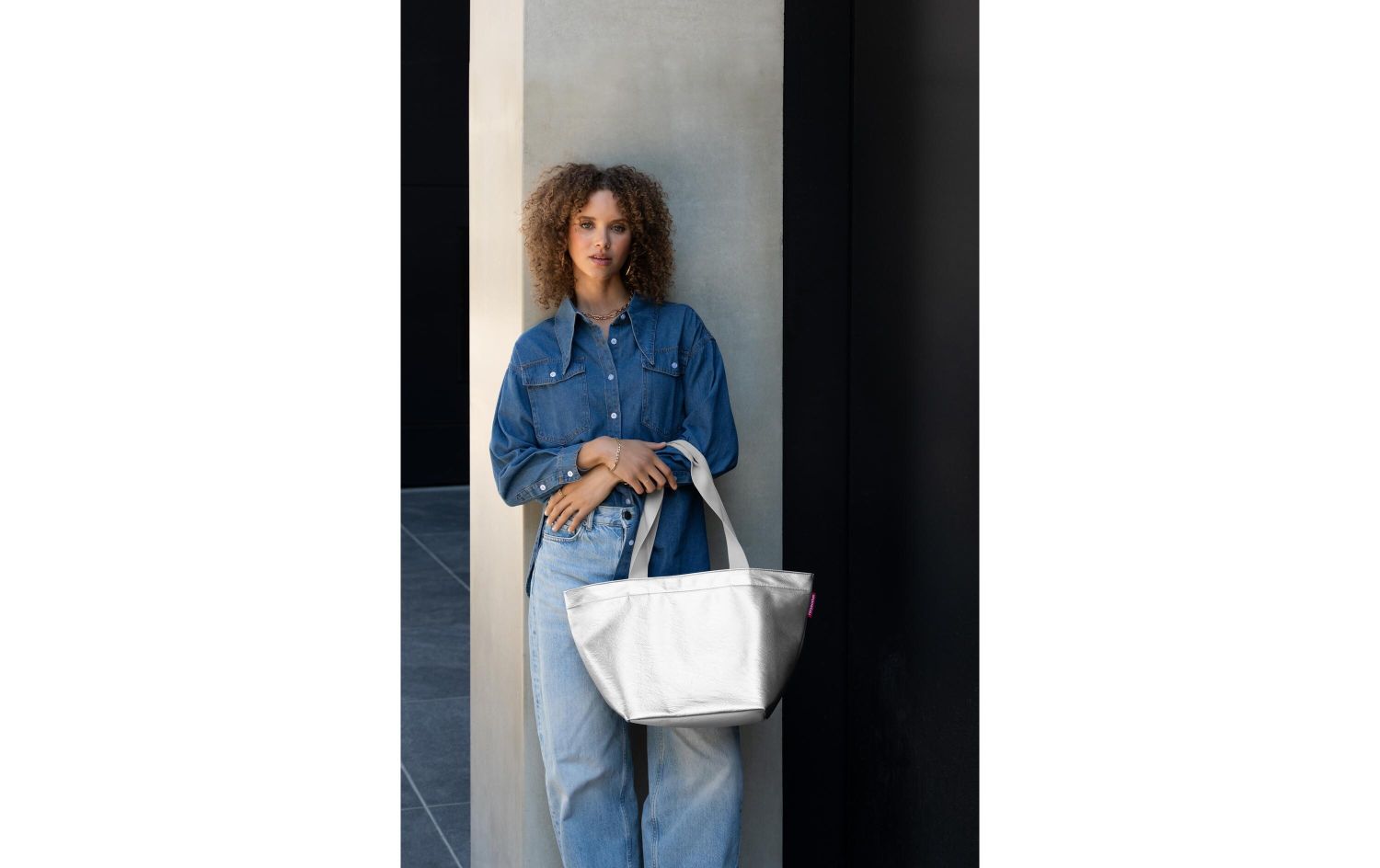 jeansjacke, jeans, blau, handtasche, modestil