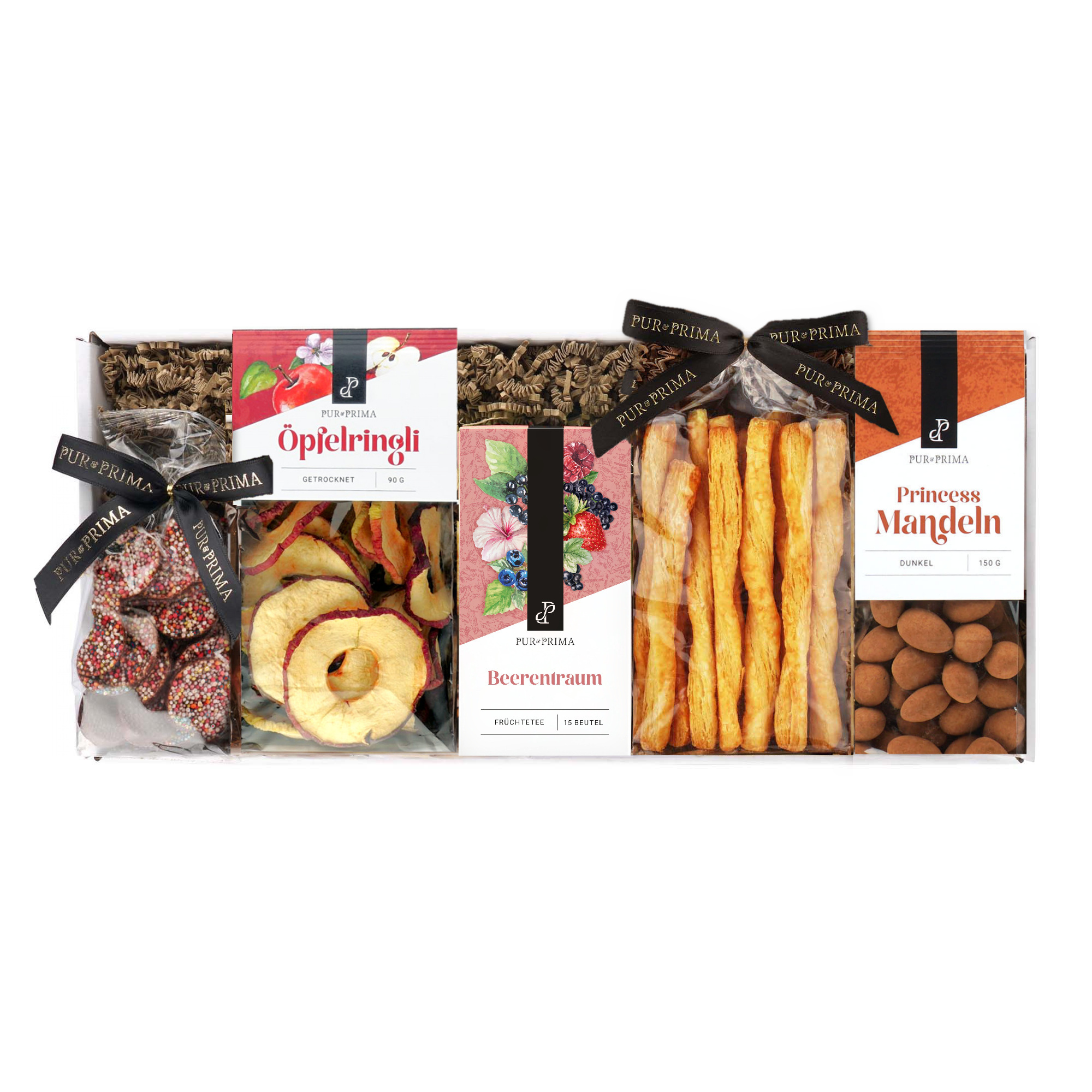Geschenkbox mit Pur & Prima Schokoladenherzen, getrockneten Apfelringen, Beeren-Früchtetee, Käsestangen und dunklen Mandeln.