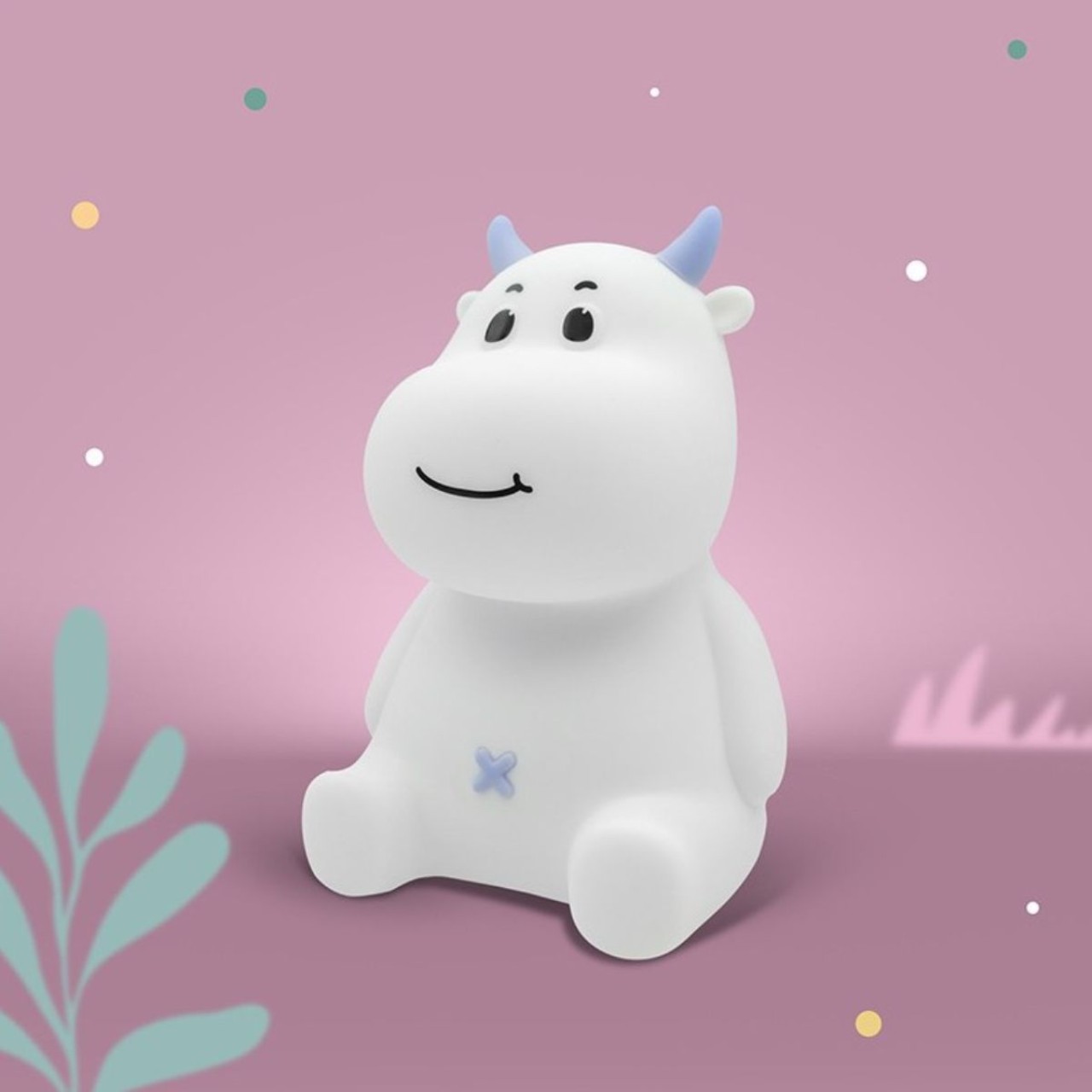 Figur, Plüschfigur, Kleines Monster, weiß, rosa Hintergrund, Knopf auf Bauch