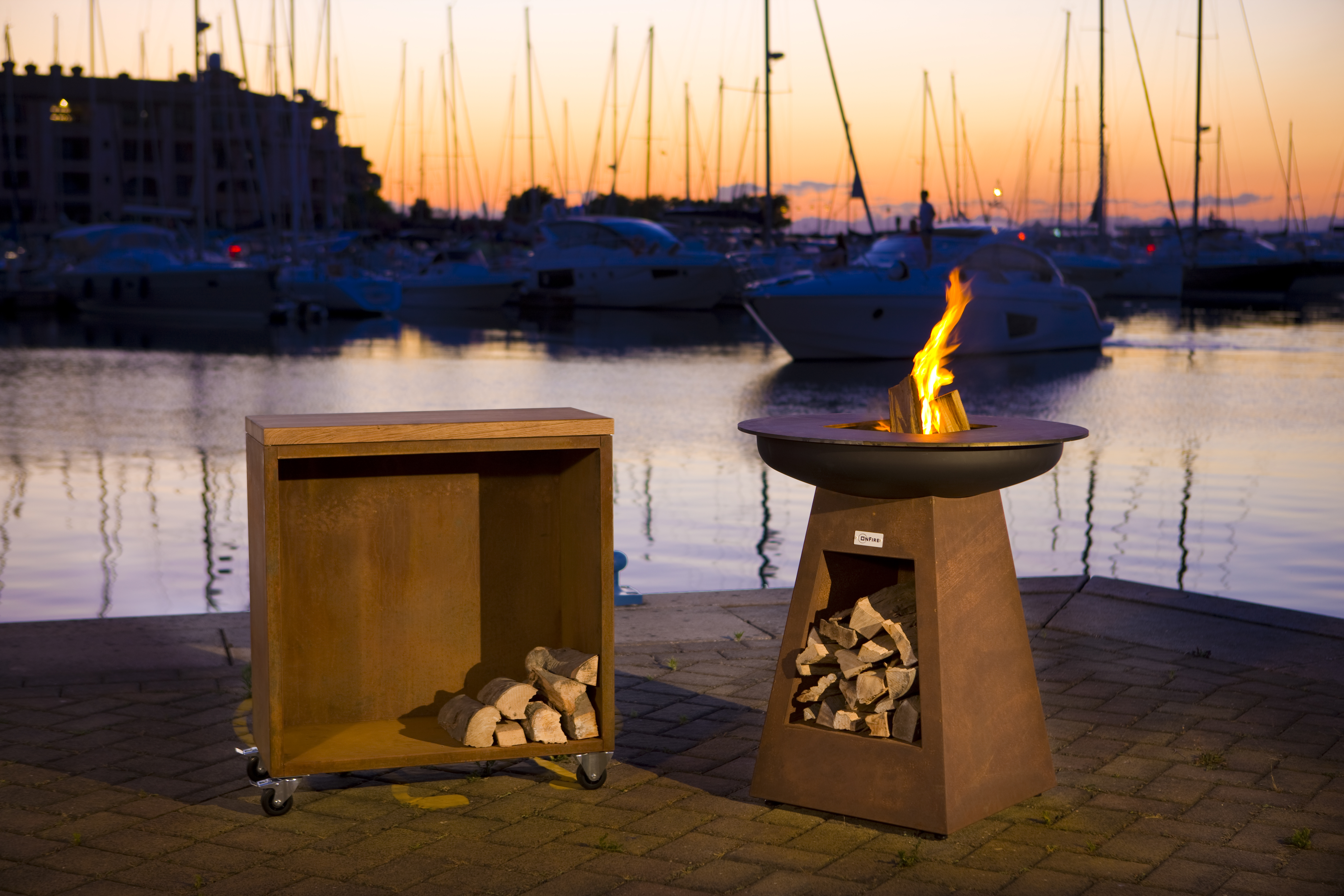 OnFire BBQ 95x86 cm mit Holzlager Cortenstahl OnFire BBQ 95x86 cm mit Holzlager Cortenstahl
