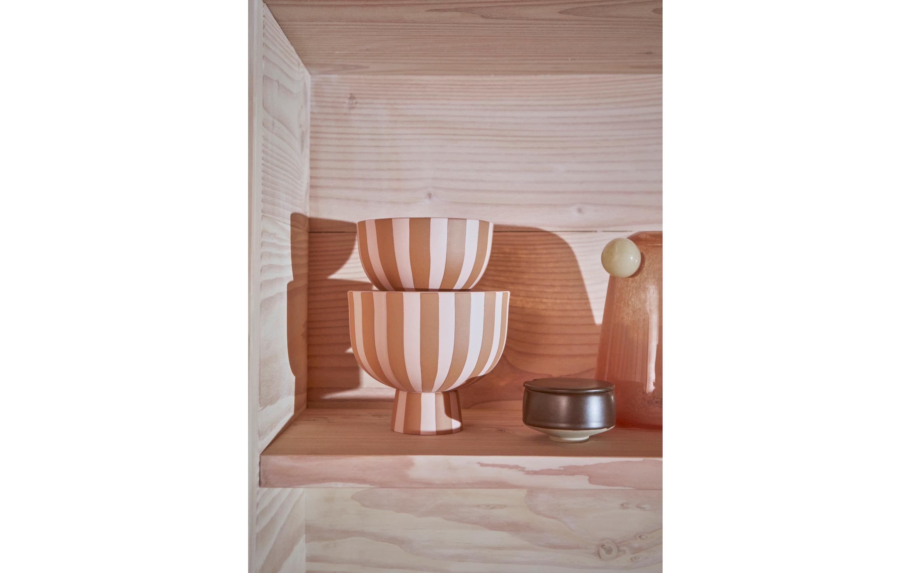 Drinnen, Innenarchitektur, Glas, Paneele aus Holz, Kelch