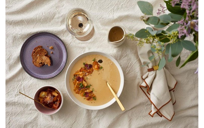 suppe, cremesuppe, löffel, kräuter, tischdeko