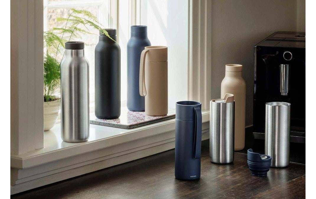 Flasche, Thermosflasche, Stahl, Aus Edelstahl, Trinkflasche, Flasche, Trinkflasche, Thermos, Stahl, Maßbecher?