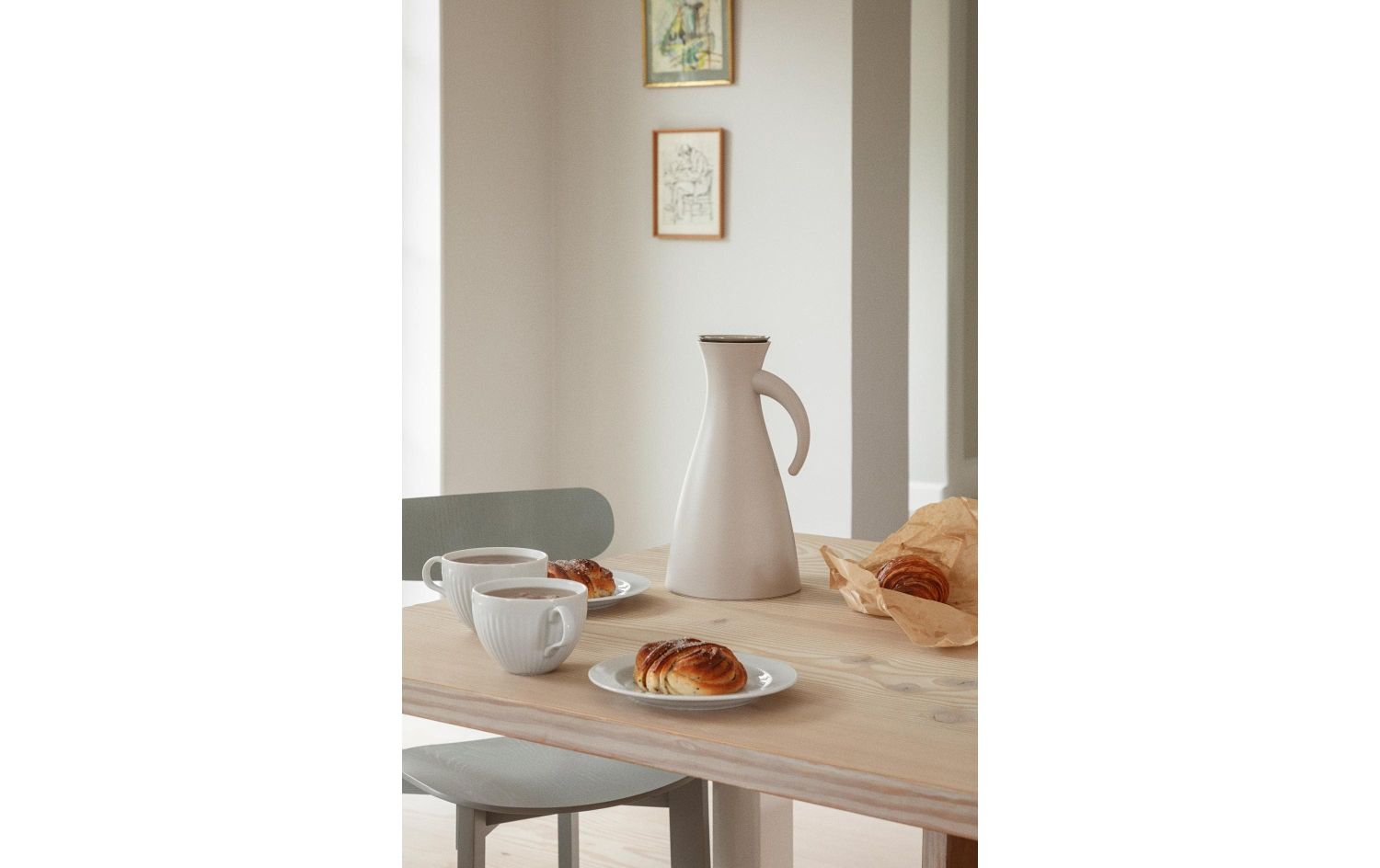 graue Kanne, Tischdeko, Kaffeetisch, Croissant, Tischset