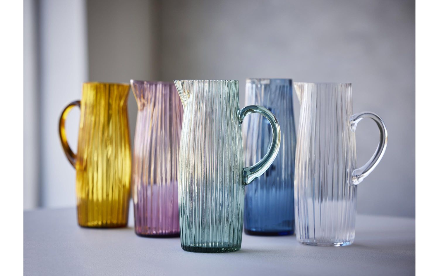 Glasvase, Milchglas, Rippenglanz, Trinkglas, Spiegelglanz, Glasvase, Getöpfert, farbenlich, Größenreihen, Griffvase