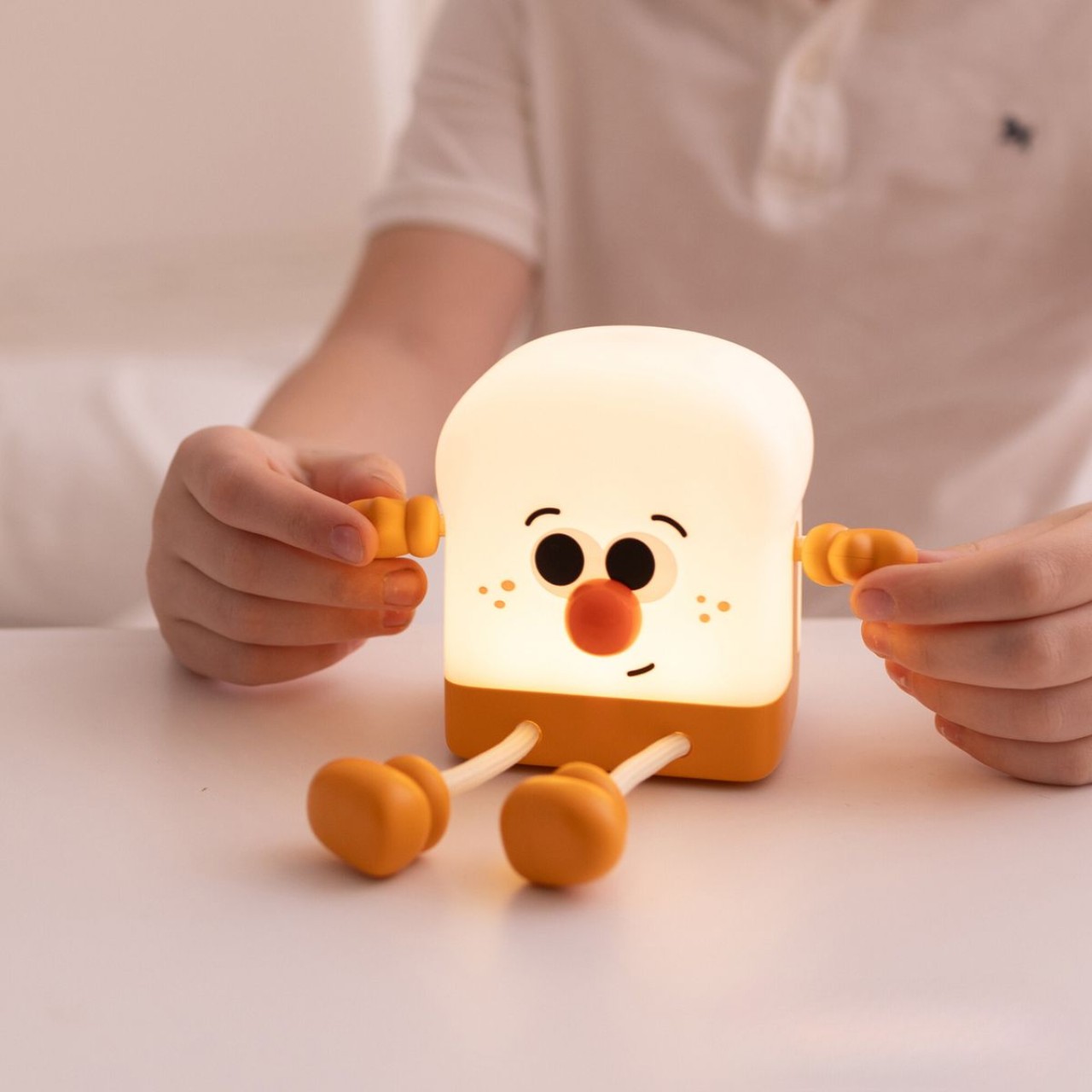 Essen, Präsentation des Essens, Medikamente, Pille, kindlich, Nachtlicht, Lampenfigur, Humorfigur, Orangenfarben