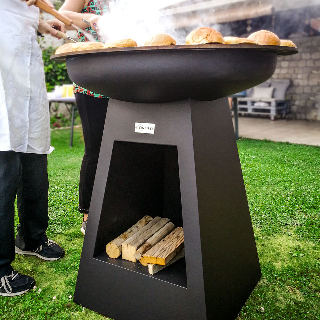 OnFire BBQ 95x86 cm mit Holzlager schwarz pulverbeschichtet