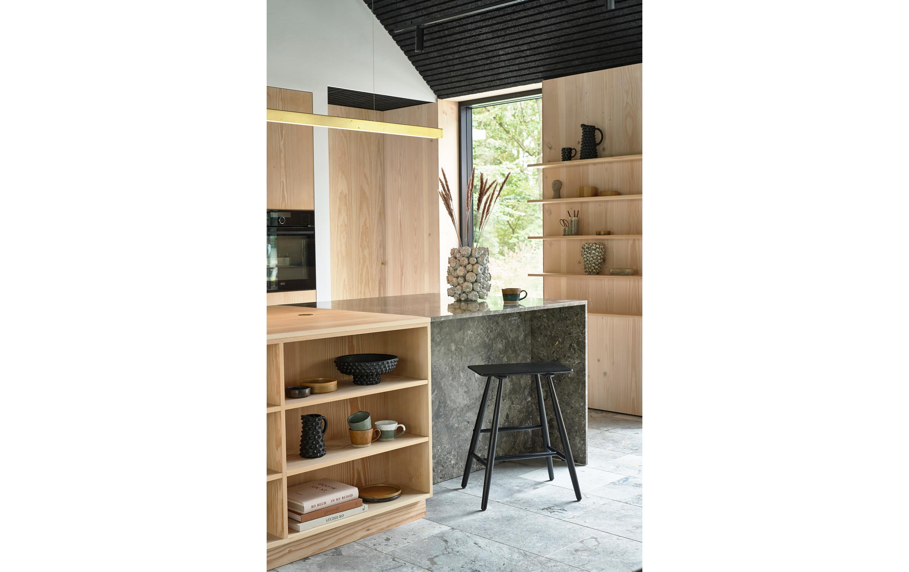 Drinnen, Innenarchitektur, Paneele aus Holz, Mobiliar, Tasse