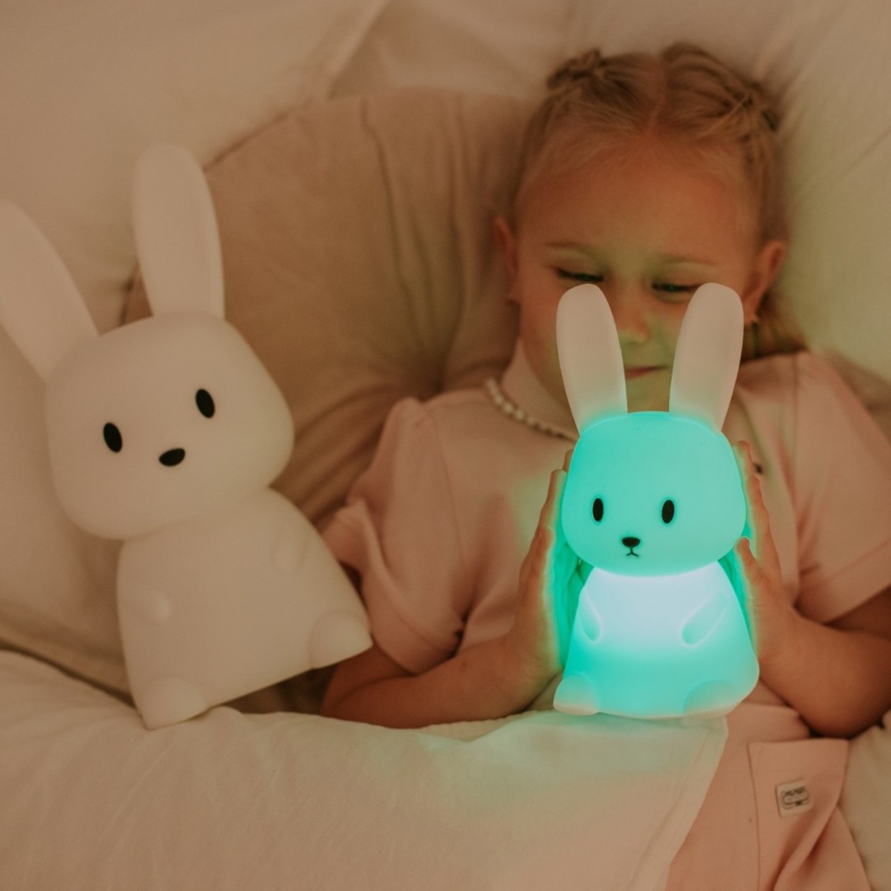 Kopf, Person, Gesicht, Lichtspielzeug, Nachtlicht, Kuscheltier, Hase, Bunny