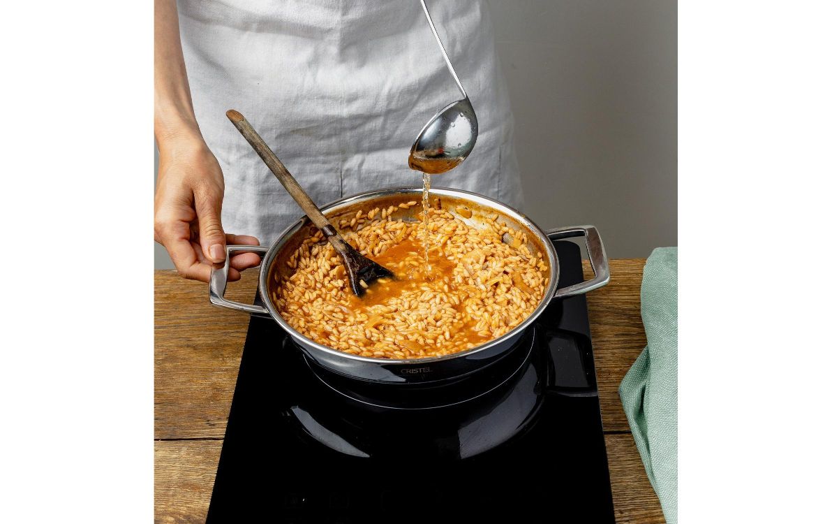 Kochen, Essen, Essen umrühren, Kochen, Essen, Essen umrühren, Kochen, Essen, Essen umrühren